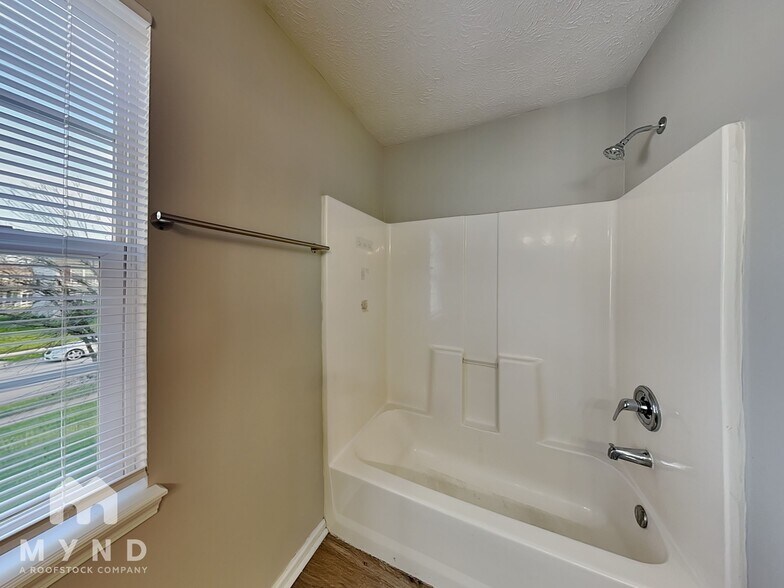 Building Photo - 3122 Crestwell Dr
