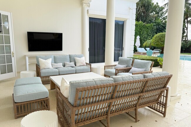 Building Photo - 1494 N Lake Wy