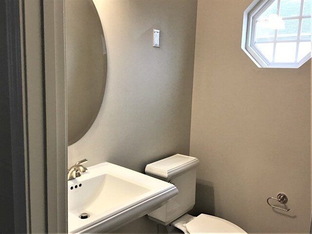 Building Photo - 1247 Turfway Dr