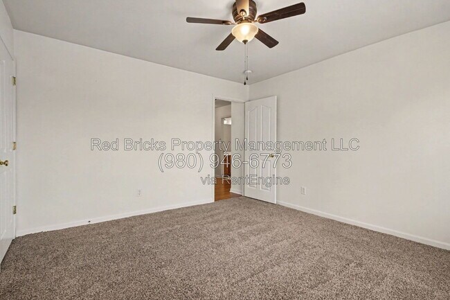 Building Photo - 7864 Whispering Wood Dr