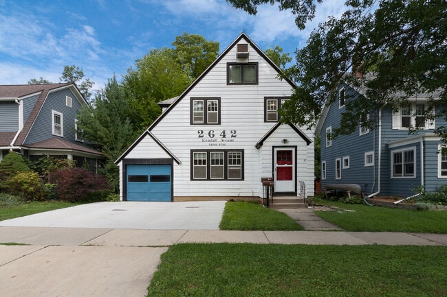 Building Photo - 2642 Kendall Avenue