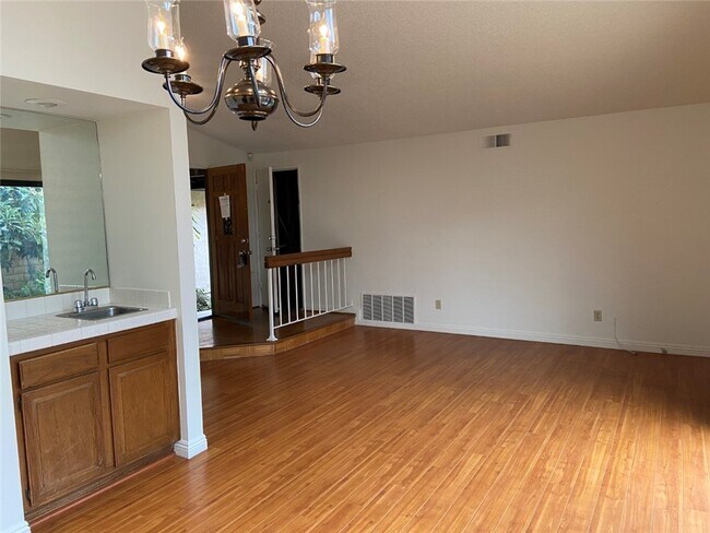 Building Photo - 20429 Amhurst Dr