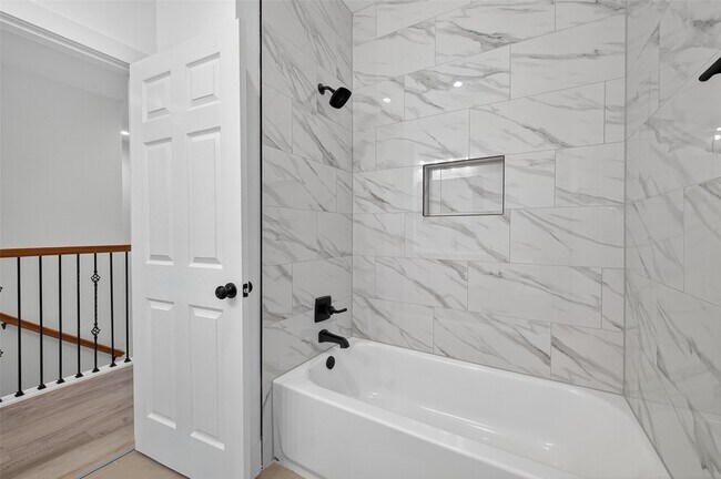 Building Photo - 5027 Willow Glen Dr