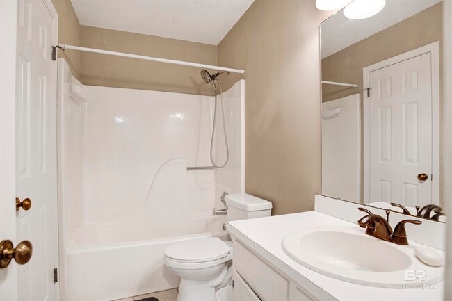 Building Photo - 200 Parma Dr