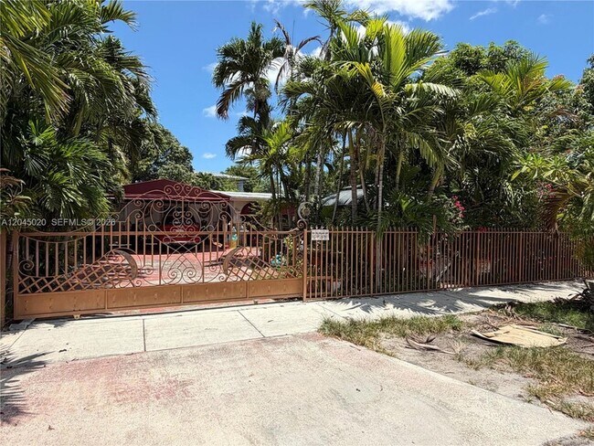 Building Photo - 4935 SW 101st Ave