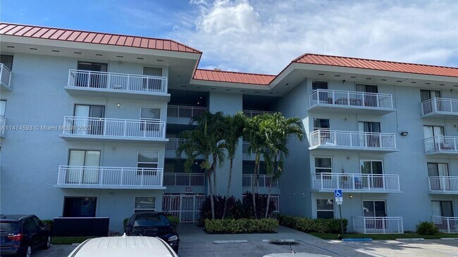 Building Photo - 8110 Sunrise Lakes Blvd