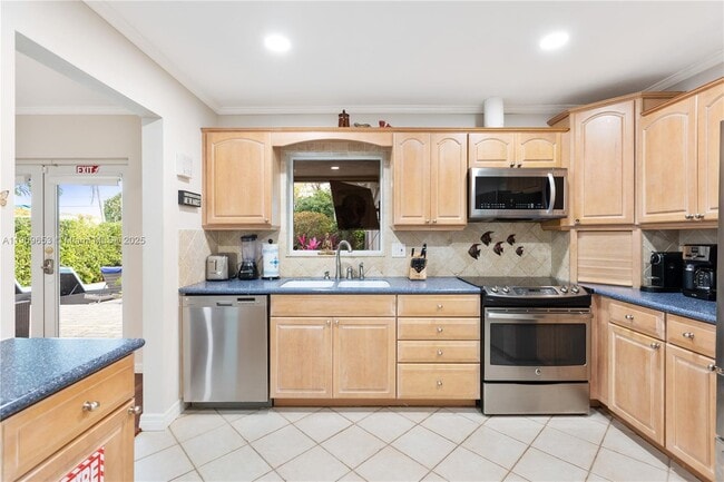 Building Photo - 418 SE 3rd Terrace