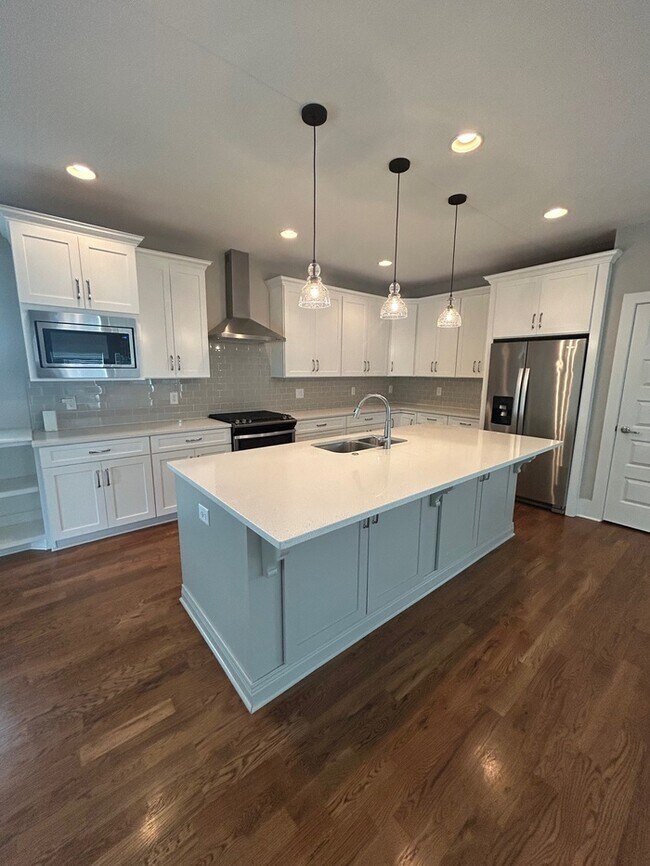 Building Photo - Stunning Home in Melrose 12 South Area...D...