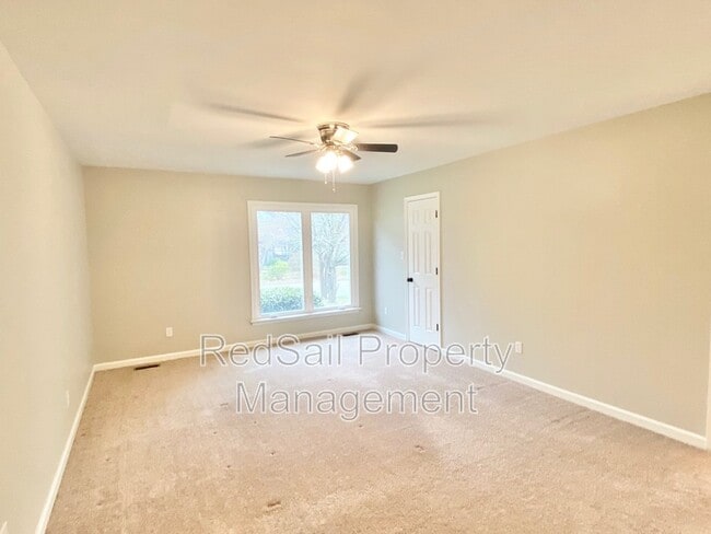 Building Photo - 161 Racine Dr