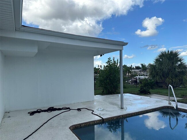 Building Photo - 135 Godfrey Ave NE