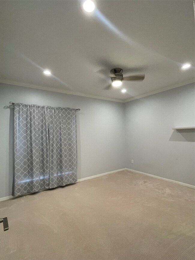 Building Photo - 6000 Sugar Hill Dr