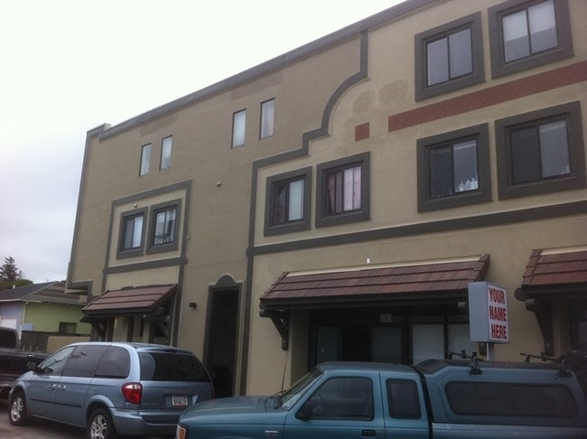 Building Photo - City Center Plaza