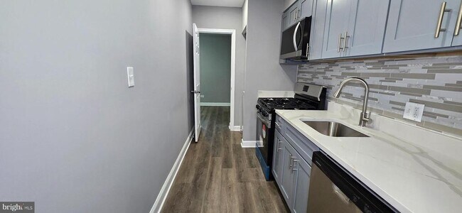 Building Photo - 405 34th St SE