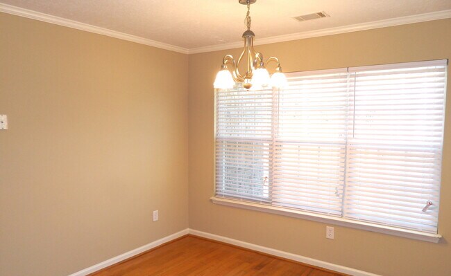 Building Photo - 1087 Waltons Pass