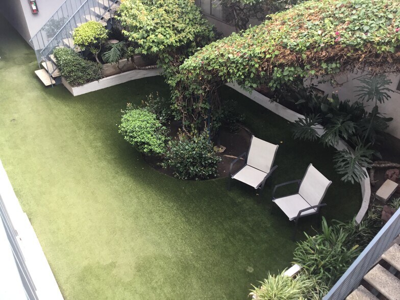 Building Photo - 1632 Barry Ave