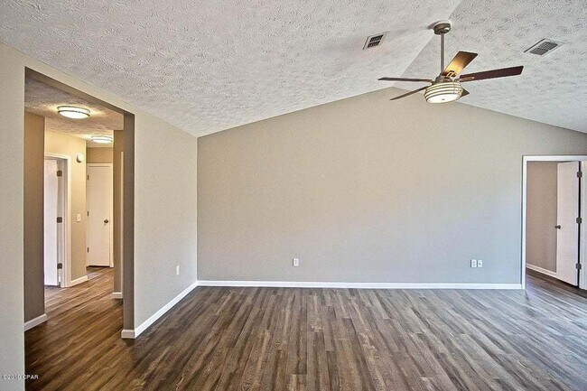 Building Photo - Charming 4-Bedroom Home in Panama City with 2 Full Bathrooms and 1325 Sq Ft."