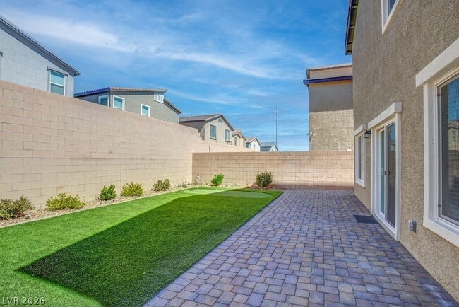 Building Photo - 10944 Meridian Flds Ave