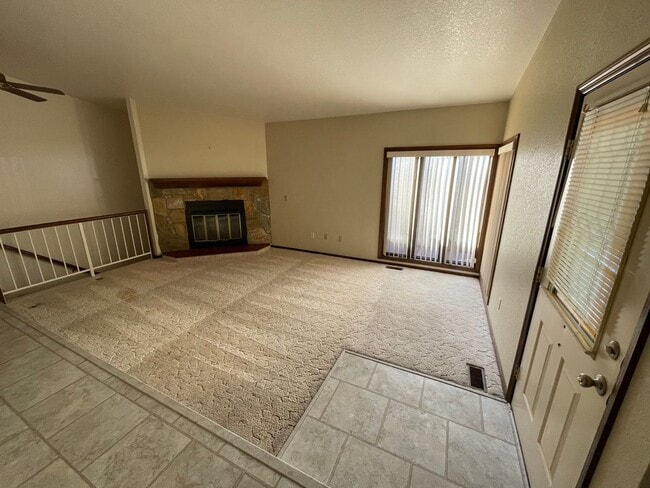 Building Photo - Spacious Condo in West Billings with a tennis court, basketball court & pool!