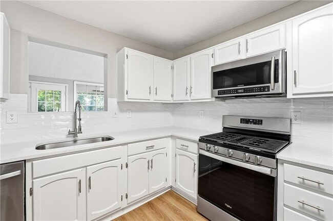 Building Photo - 5651 Wells Cir