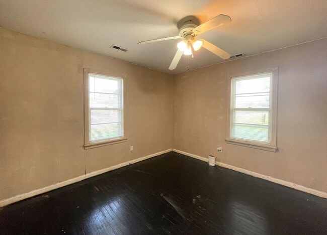 Building Photo - 3 bedroom home