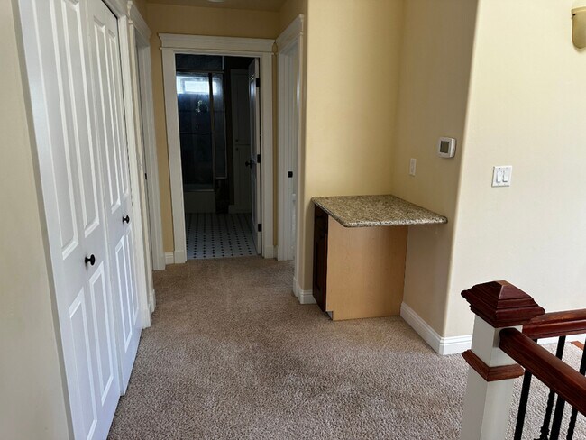 Building Photo - 449 Park Ridge Pl