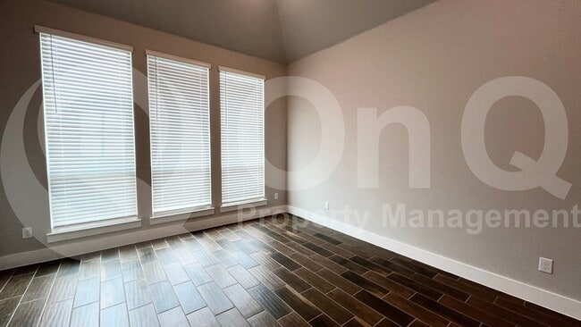 Building Photo - 6301 Tahoe Winds Dr