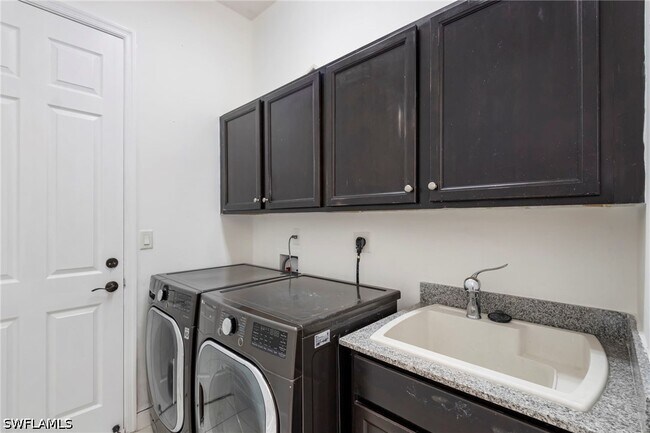 Building Photo - 5114 Genoa St