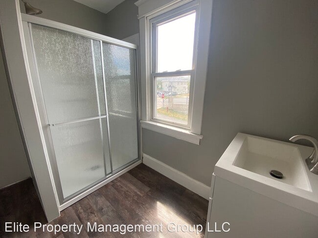 Building Photo - 6 br, 2 bath House - 1066 Ross Ave E