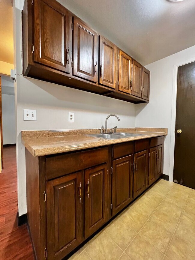 Interior Photo - Mathews634 (KC-NB)