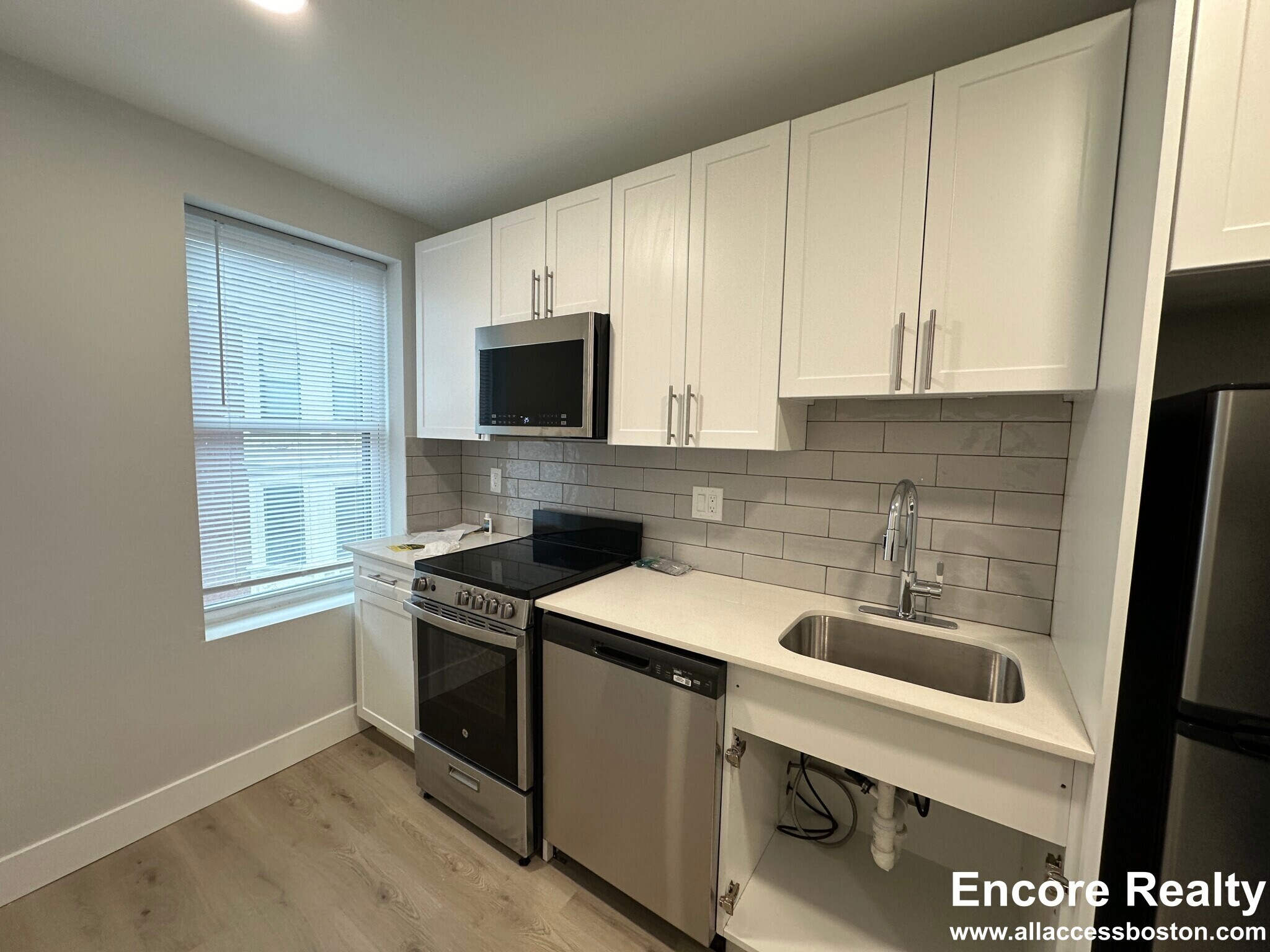 Building Photo - 44 Joy St