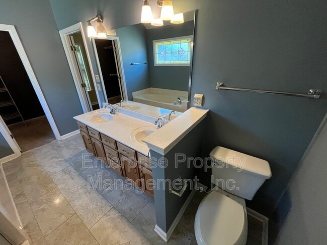 Building Photo - 384 Walnut Trace Dr