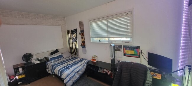 Building Photo - Aug. 2026 Pre-Lease Spacious 5-Bedroom Hom...