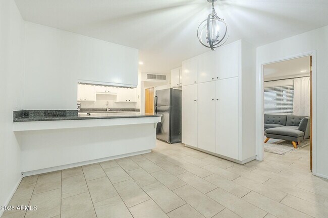 Building Photo - 125 E Papago Dr