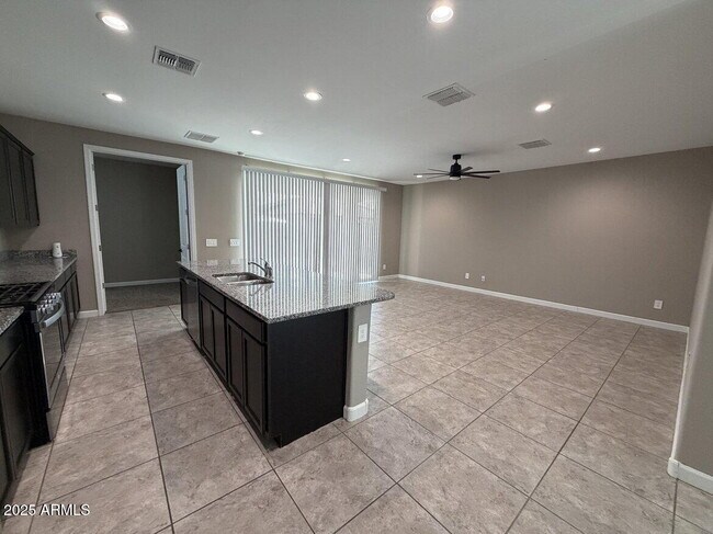 Building Photo - 38163 W Santa Monica Ave