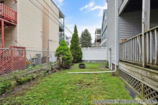 Building Photo - 25 Edison Green
