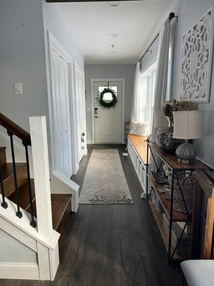 Entryway Floor 1 - 41 Zapora Dr