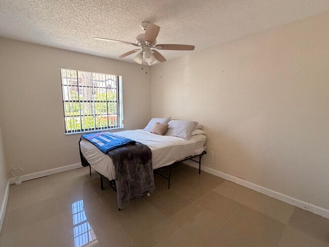 Building Photo - 5136 Floria Dr