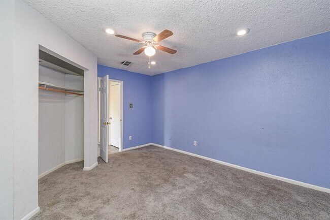 Building Photo - 2011 Spenwick Dr