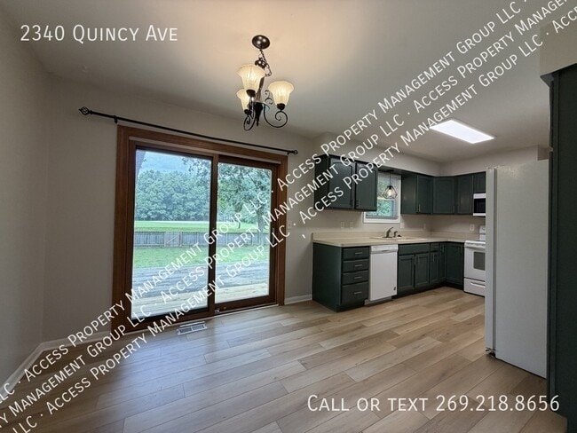 Building Photo - 2340 Quincy Ave