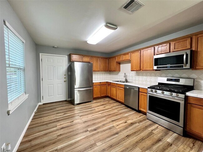 Building Photo - 408 Radam Ln