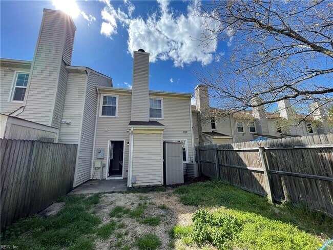 Building Photo - 806 Liberal Arts Ct