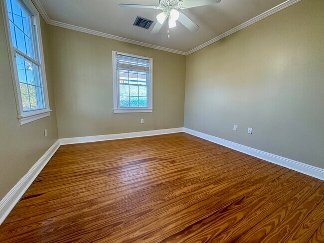 Building Photo - 1822 Homer St