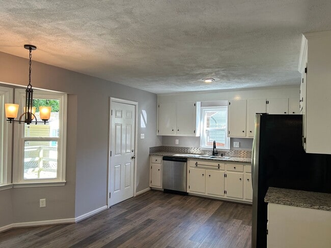 Building Photo - Charming 3BR Cape Cod w/ Loft, Skylights & Fenced Yard – Prime Midlothian Location - Buckingham V...