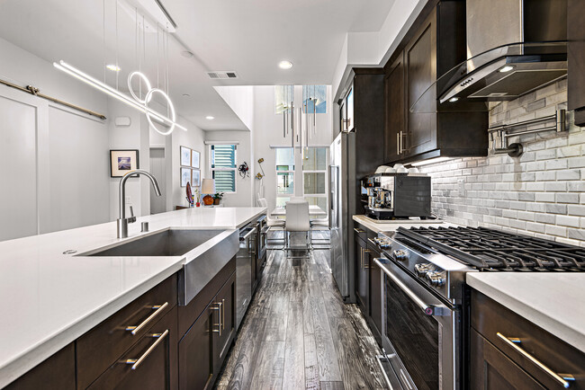 Kitchen range - 1651 Topanga