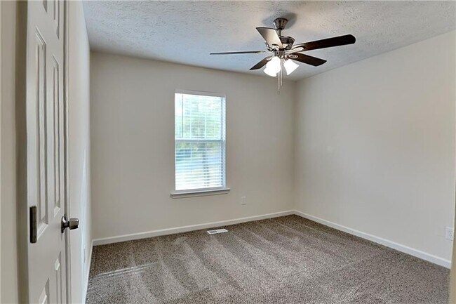 Building Photo - 60 King William Dr