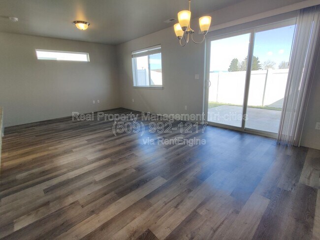 Building Photo - 5748 W Albany Pl