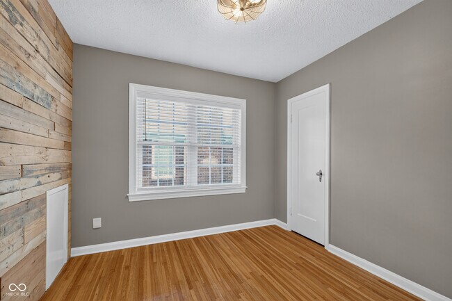 Building Photo - 5428 E 10th St