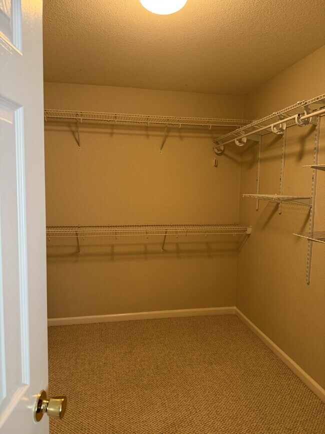 Building Photo - Charming 4-Bedroom, 3-Bathroom Single-Family Home