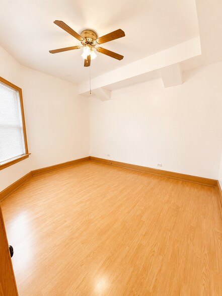 Building Photo - 7630 N Marshfield Ave
