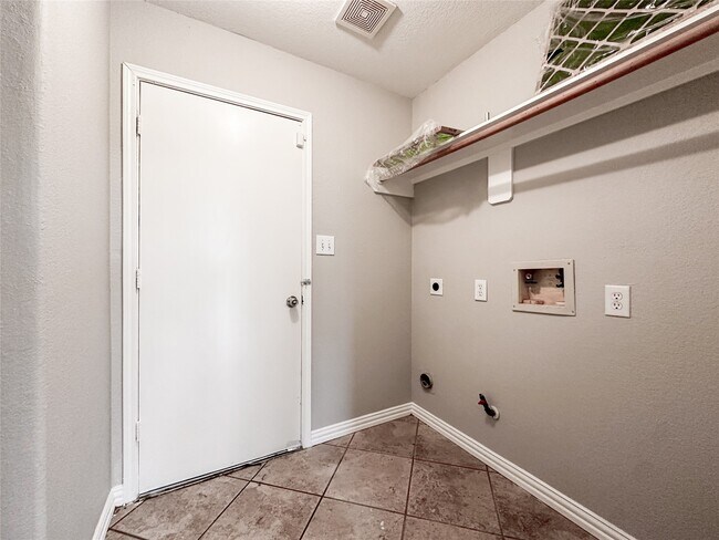 Building Photo - 5739 Westminster Village Dr